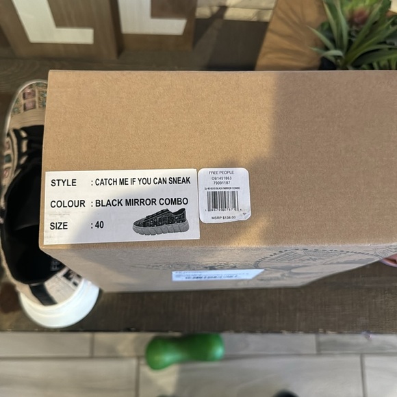 Women’s Free People crochet sneakers - Picture 8 of 8